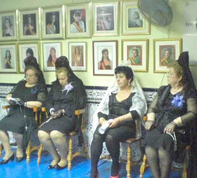 Los melillenses de Almería cantan a la Mantilla Española con su mejor poesía
