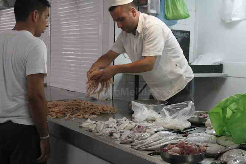 Normalidad en los mercados de Melilla, donde venden pescado del día anterior