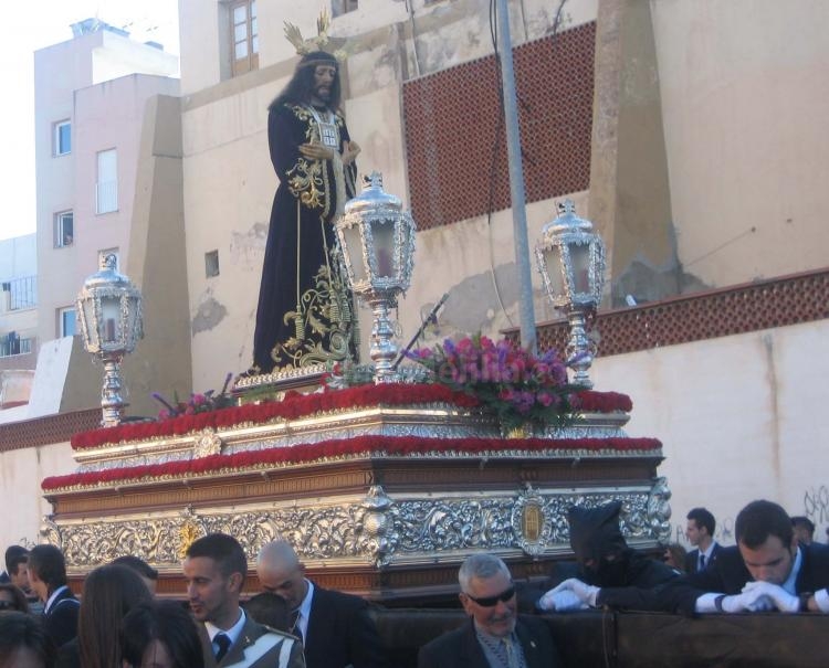 Jesús lavó los pies a sus apóstoles, Melilla llora al Cautivo en Jueves Santo