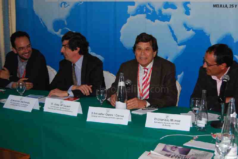 Salvador Clotas (segundo por la derecha) se dirige a los asistentes de las jornadas de Alianza de Ci