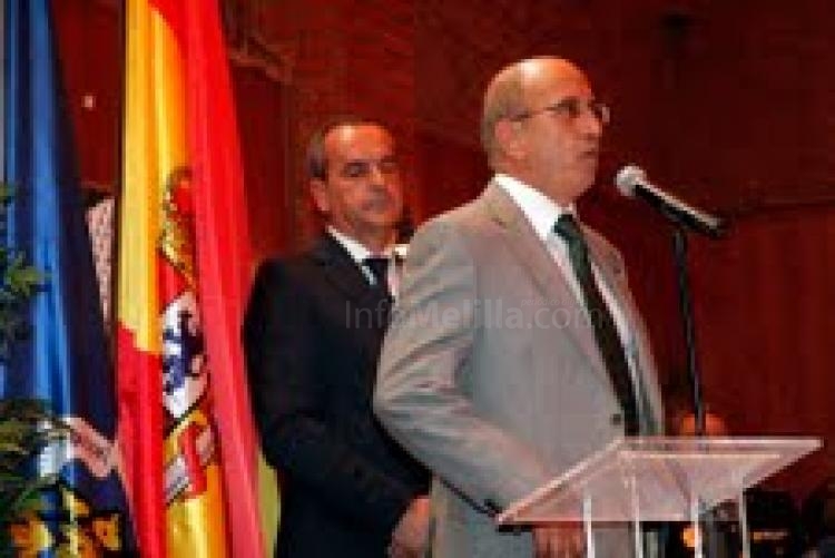 La Policía Local de Melilla distingue con su Medalla al ex jefe superior de la Policía Nacional y al presidente de la Audiencia Provincial