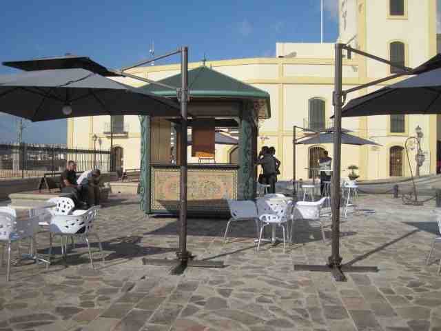 Melilla continúa con el desarrollo turístico de El Pueblo con la instalación de dos terrazas que supondrán un reclamo gastronómico