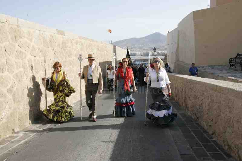 La Hermandad del Rocío se despide de la Virgen de la Victoria antes de viajar a las Marismas