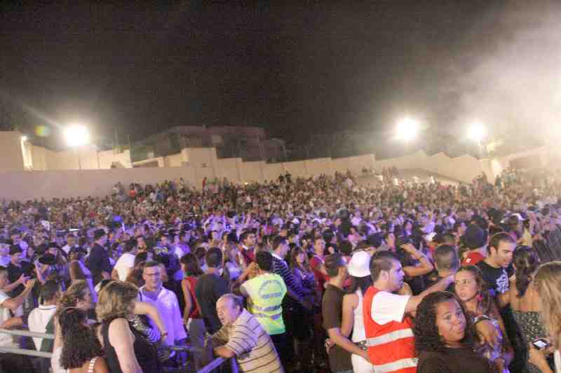 Puerta grande para 'El Barrio' con el Auditorium a reventar de pasión 'barriera'