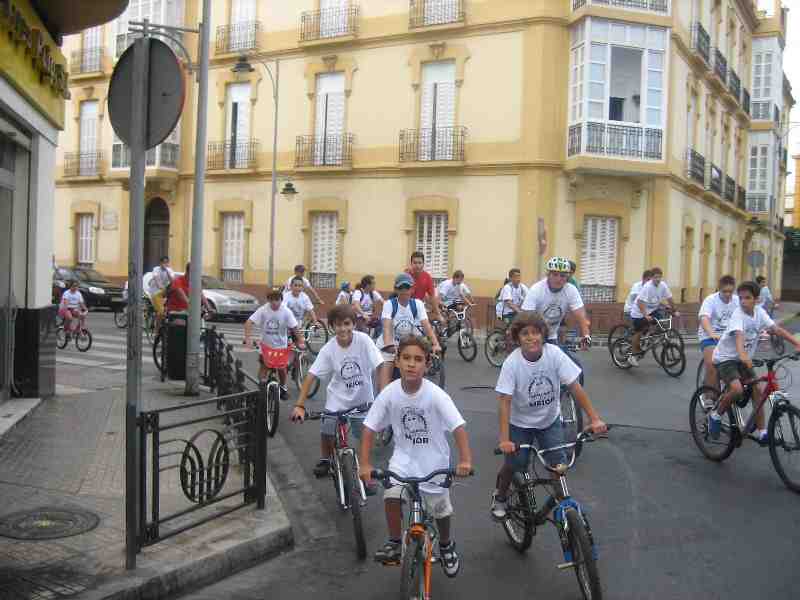 Día de la Bicicleta: 400 melillenses pedalean por "un mundo mejor"