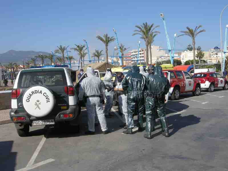 Equipos de emergencia participan en un simulacro de atentado radiactivo en Melilla