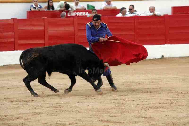 La Plaza de Toros de Melilla acogió el tradicional y divertido espectáculo del 'Bombero Torero'
