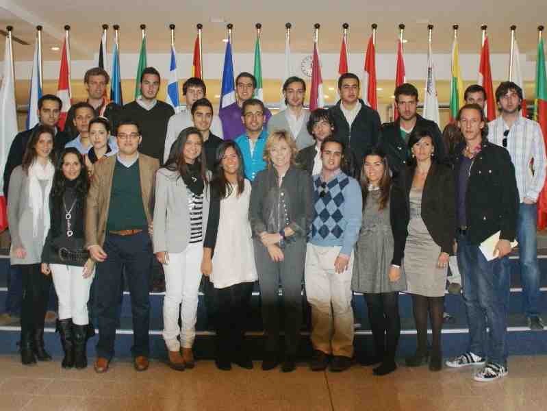 Los universitarios melillenses visitan Bruselas de la mano de Pilar del Castillo