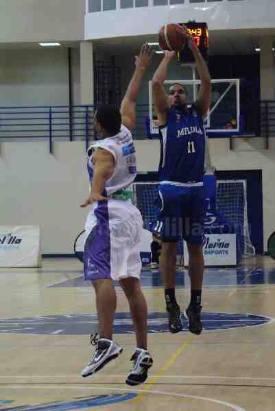 Detrick en pleno tiro
