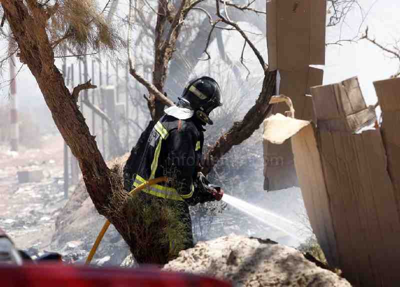 Investigan las causas de nueve incendios cerca de la frontera de Melilla
