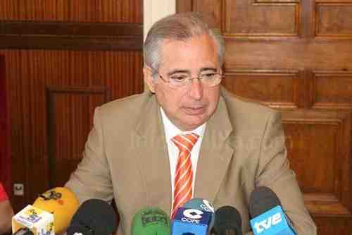 Imbroda advierte que 'no aguantará ninguna coacción marroquí' para que Melilla deje de ser española