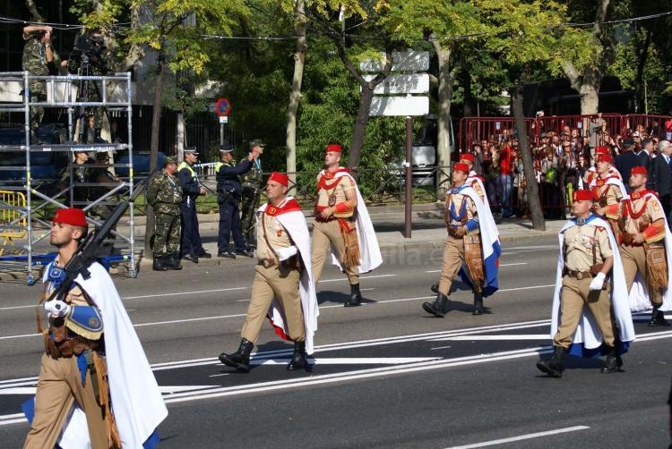 Juan José Imbroda asiste al desfile de la Fiesta Nacional en representación de todo el pueblo de Melilla
