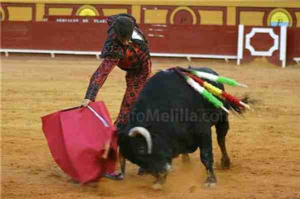 Tarde triunfal en la plaza de toros con salida a hombros de los tres espadas