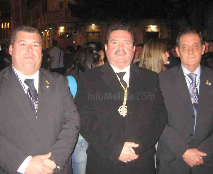Más participación y solemnidad para acariciar al Nazareno y a María de los Dolores