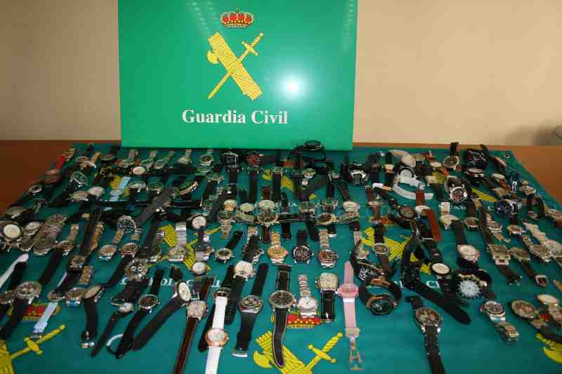 Tres detenidos y 8.000 objetos falsificados intervenidos en una operación de la Guardia Civil en Melilla