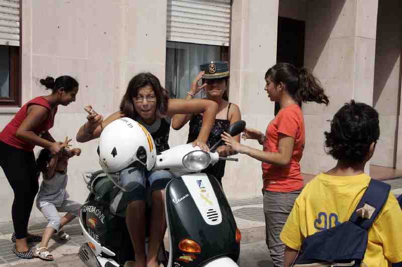 Un total de 85 niños de las colonias urbanas visitan la Comandancia de la Guardia Civil para conocer de cerca el trabajo que realizan