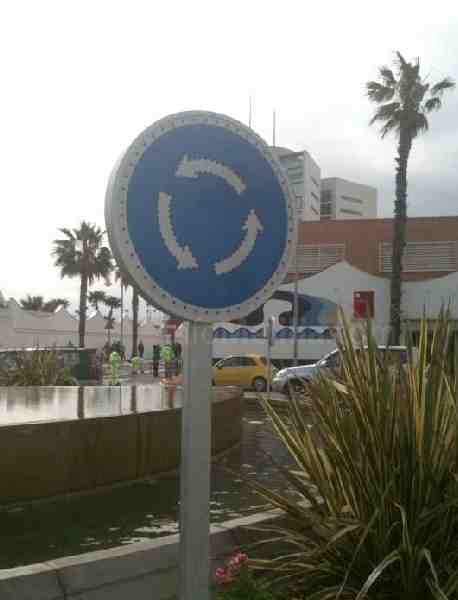 Seguridad Ciudadana sigue instalando señales luminosas en las rotondas