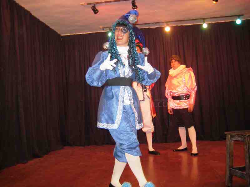 Los alumnos de teatro de la Casa de Melilla en Málaga triunfan de la mano de Jacinto Benavente