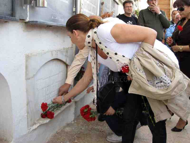 El PSOE rinde homenaje a los que dieron la vida en defensa de la libertad y la justicia como cada 1º de Mayo