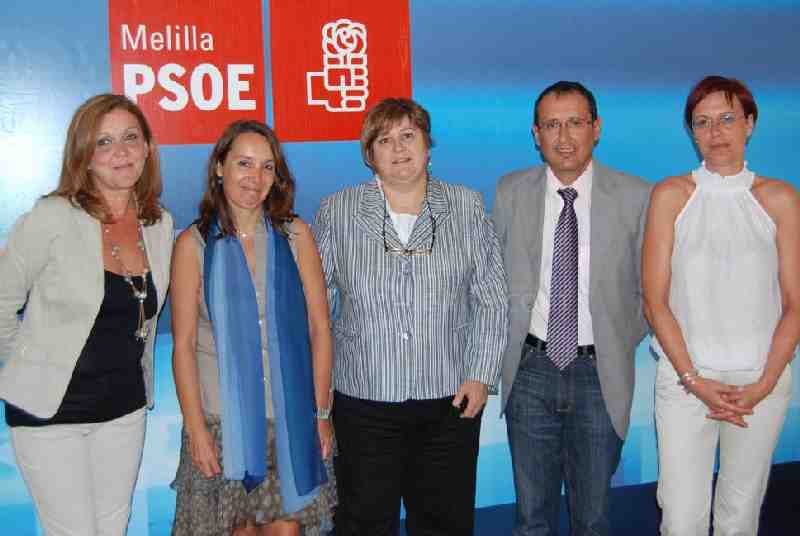 López Chamosa junto a los diputados socialistas