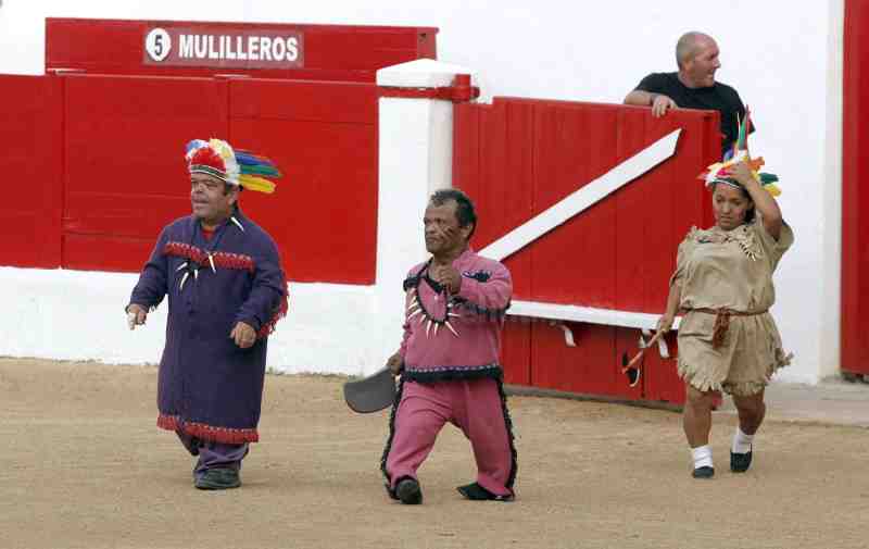 La Plaza de Toros de Melilla acogió el tradicional y divertido espectáculo del 'Bombero Torero'