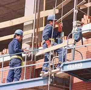 El 17 de noviembre , declarado fiesta local para los trabajadores de la construcción