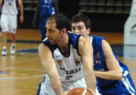 El alero gaditano de Melilla Baloncesto, Juanma Ruiz