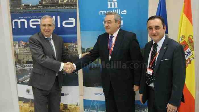 Imbroda firma convenios con Halcón Viajes, Transmediterránea y Luxotour