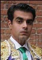 Tarde triunfal en la plaza de toros con salida a hombros de los tres espadas