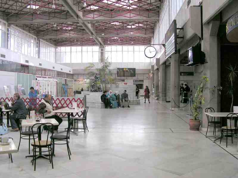 El Aeropuerto de Melilla pone en servicio los nuevos aseos del vestíbulo principal