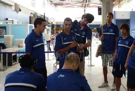 Los jugadores del CB Melilla en el aeropuerto de nuestra Ciudad antes de su partida