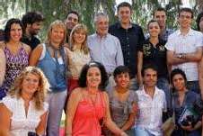 Nora Hammad -de rojo, en el centro- junto a Leire Pajín, José Antonio Griñán y Eduardo Medina