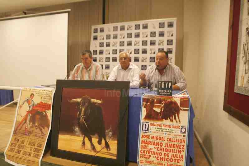 La Ciudad Autónoma presenta los carteles taurinos y debate sobre el estado de la Fiesta Nacional