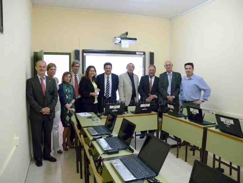 El Rector de la Universidad de Granada inaugura la nueva Sala de Recursos Multimedia del campus melillense
