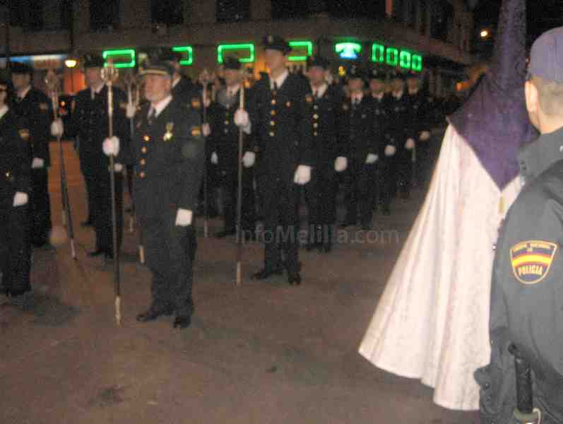 Más participación y solemnidad para acariciar al Nazareno y a María de los Dolores