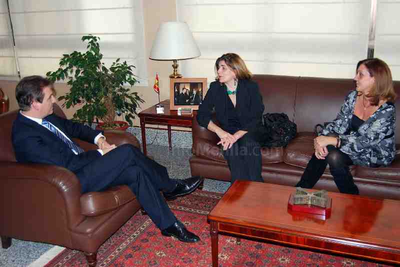 Escobar conversando con Muñiz y Sarompas