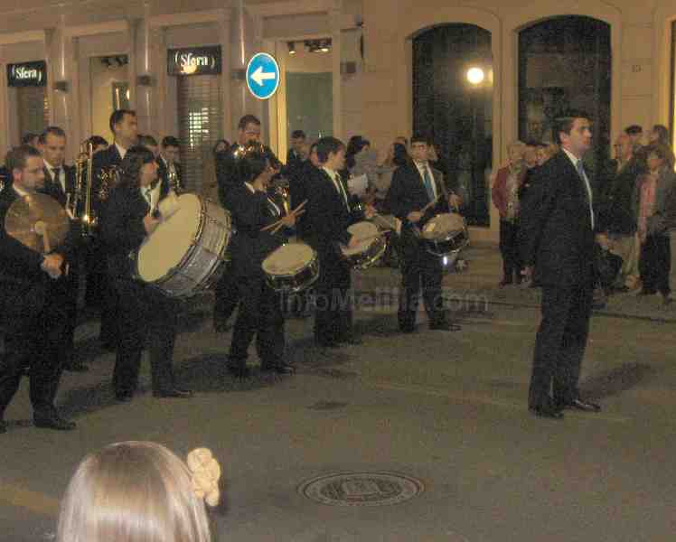 Sobriedad elegante para mecer al Cristo de la Paz en sus últimos estertores