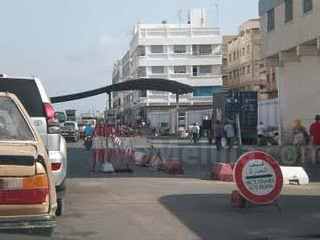 Una asociación marroquí anuncia que hoy no habrá pescado fresco y que el lunes se impedirá la entrada de cemento y ladrillo