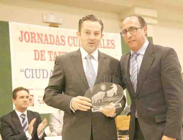 Luis Miguel Encabo seduce en la clausura de las VIII Jornadas Culturales de Tauromaquia