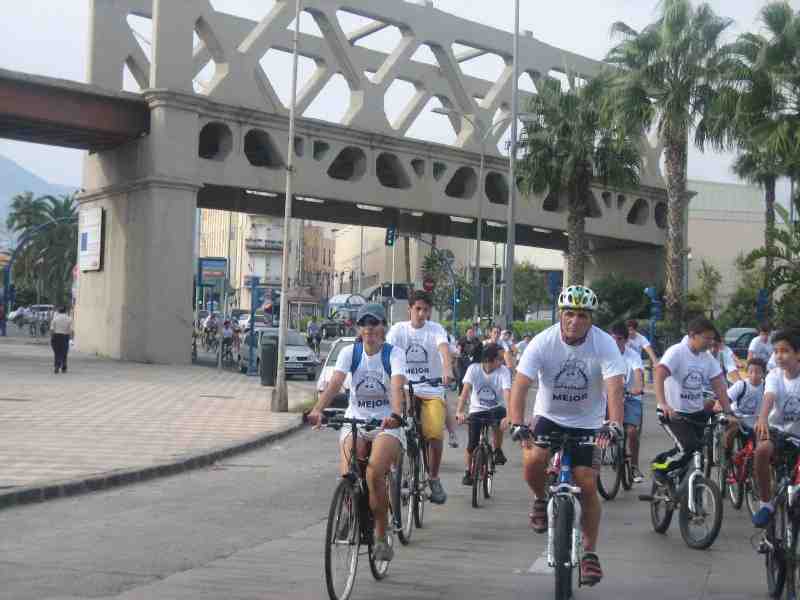 Multitudinaria participación de melillenses en el Día de la Bicicleta 2010'