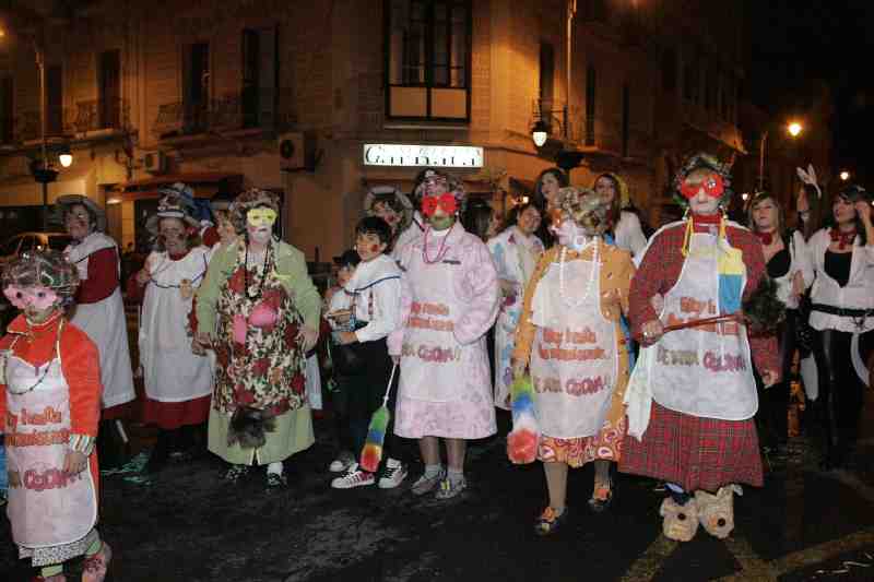 Una colorida cabalgata pone el punto y final al Carnaval de Melilla 2010