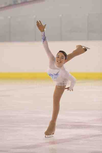 Juventud organiza una exhibición de patinaje sobre hielo para clausurar la pista navideña