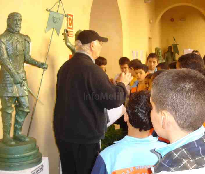 Los alumnos del Hipódromo conocen el ajedrez de la historia de Melilla