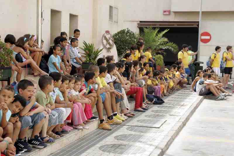 Un total de 85 niños de las colonias urbanas visitan la Comandancia de la Guardia Civil para conocer de cerca el trabajo que realizan