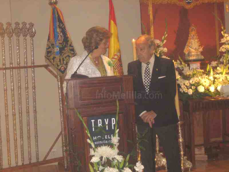 Manuel Lozano y la Virgen del Rocío dan un beso de unión a Melilla y la marisma onubense