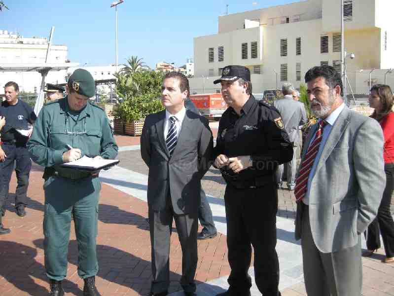 Equipos de emergencia participan en un simulacro de atentado radiactivo en Melilla