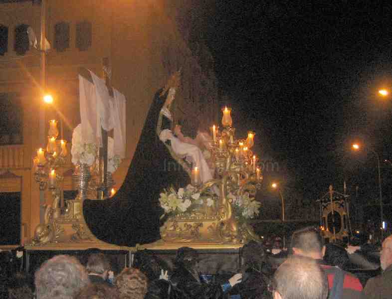 Ay, Dios, qué seriedad la del Humillado en la procesión de la Piedad
