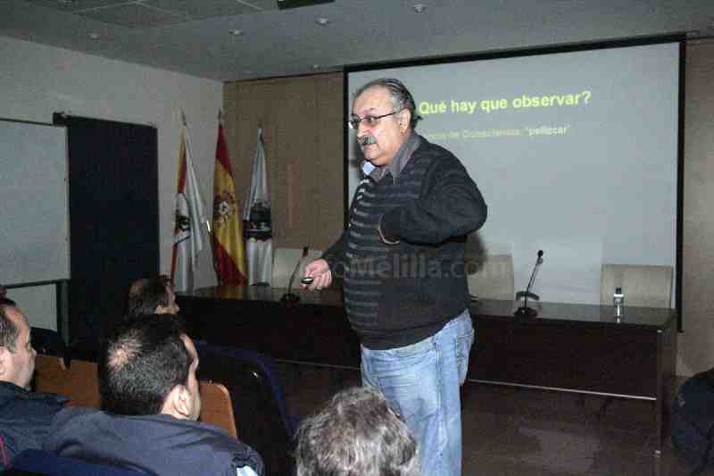 Conferencia sobre el uso del desfibrilador