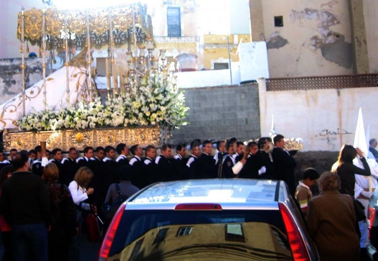 Jesús lavó los pies a sus apóstoles, Melilla llora al Cautivo en Jueves Santo