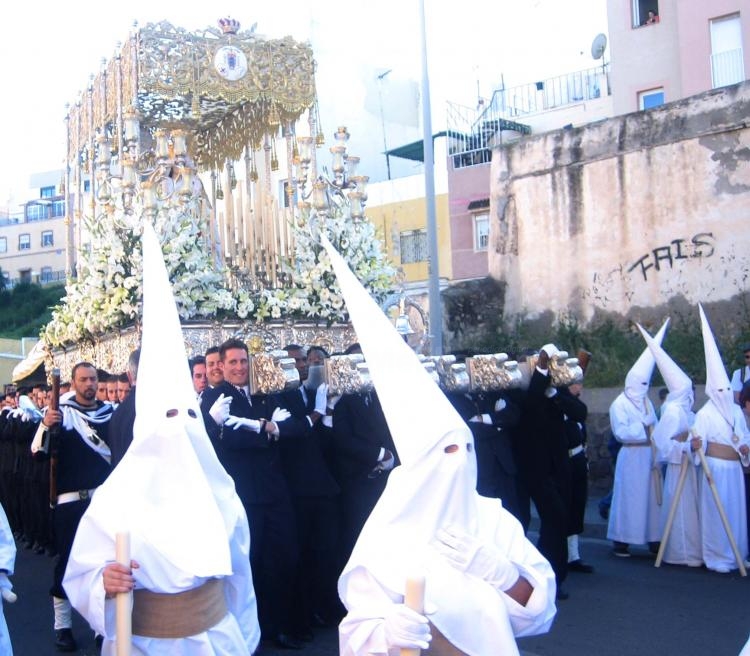 Jesús lavó los pies a sus apóstoles, Melilla llora al Cautivo en Jueves Santo